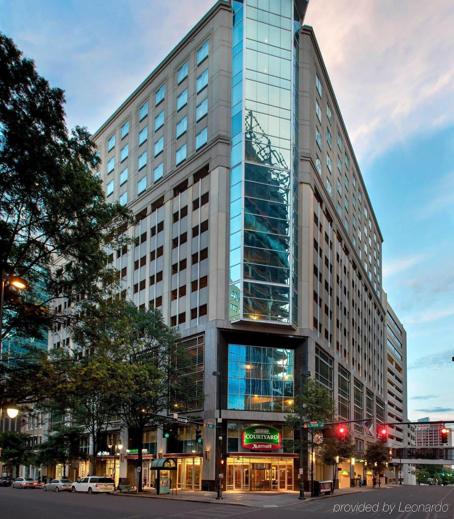 Courtyard Charlotte City Center Hotel Exterior photo