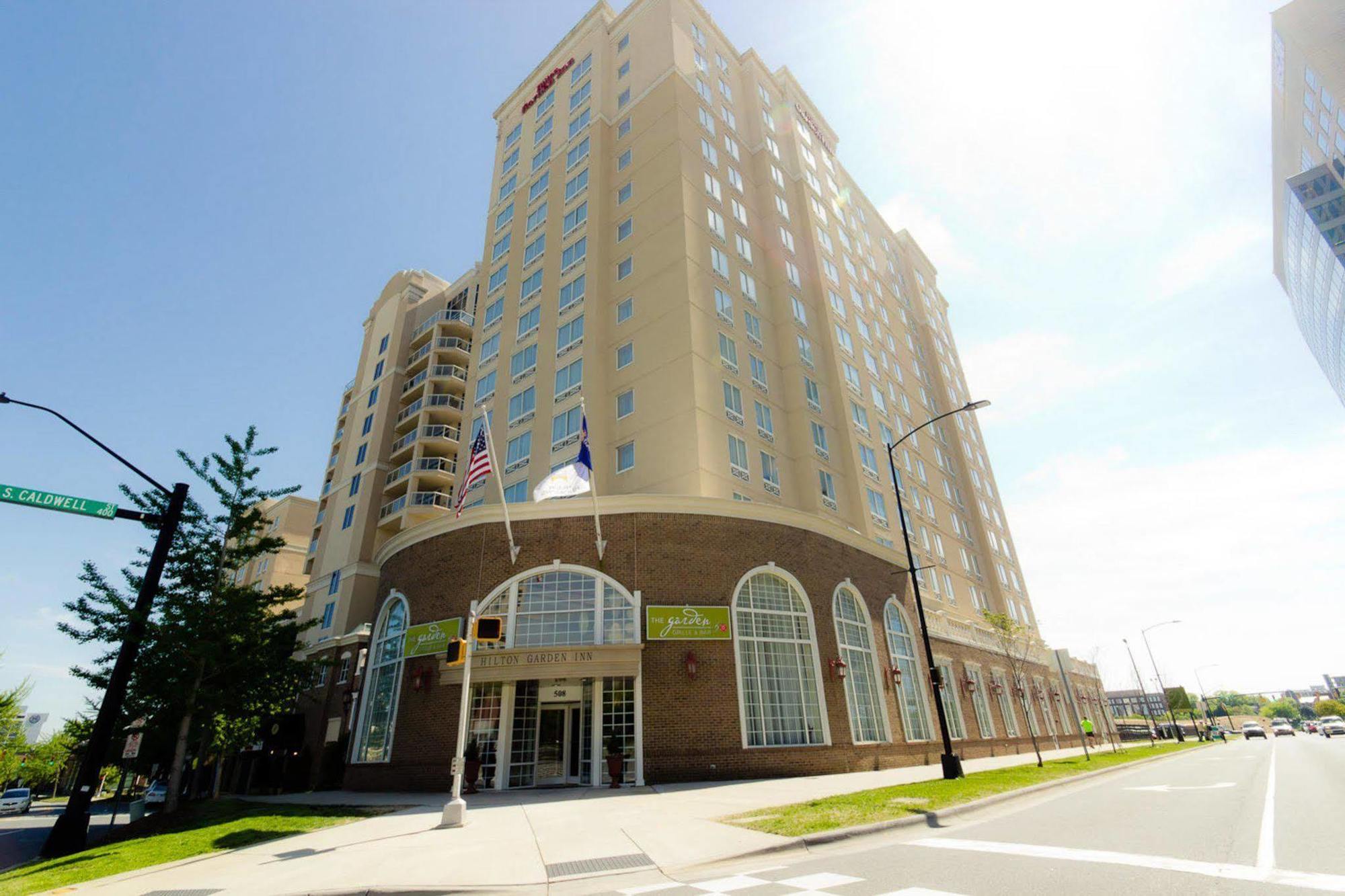 Courtyard Charlotte City Center Hotel Exterior photo