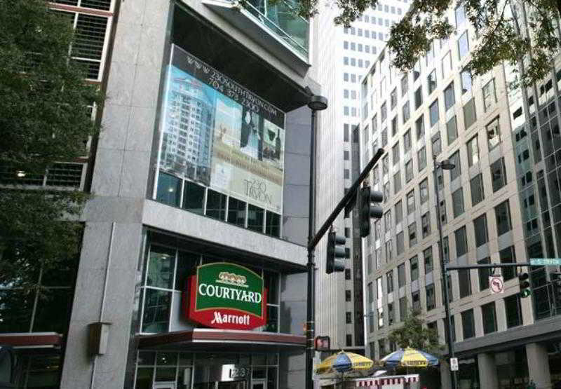 Courtyard Charlotte City Center Hotel Exterior photo